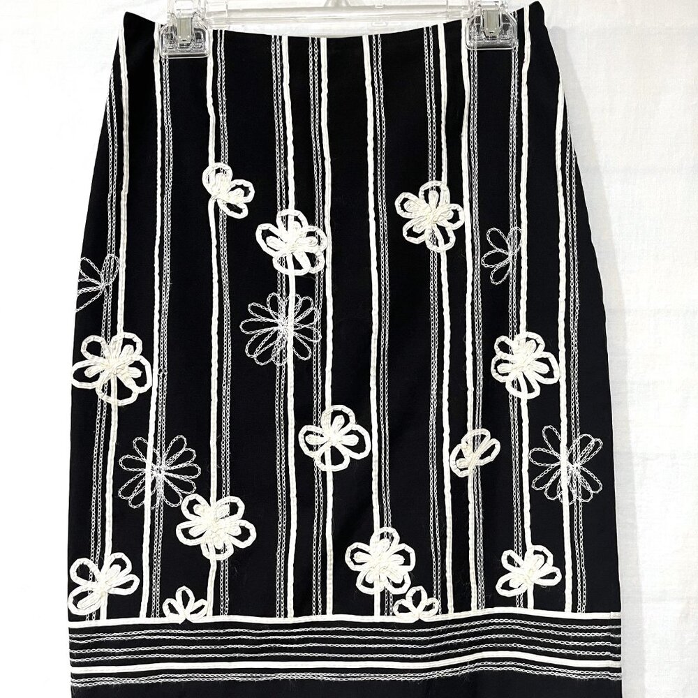 Harold’s Black Skirt – White Flowers and Lines – Size 4